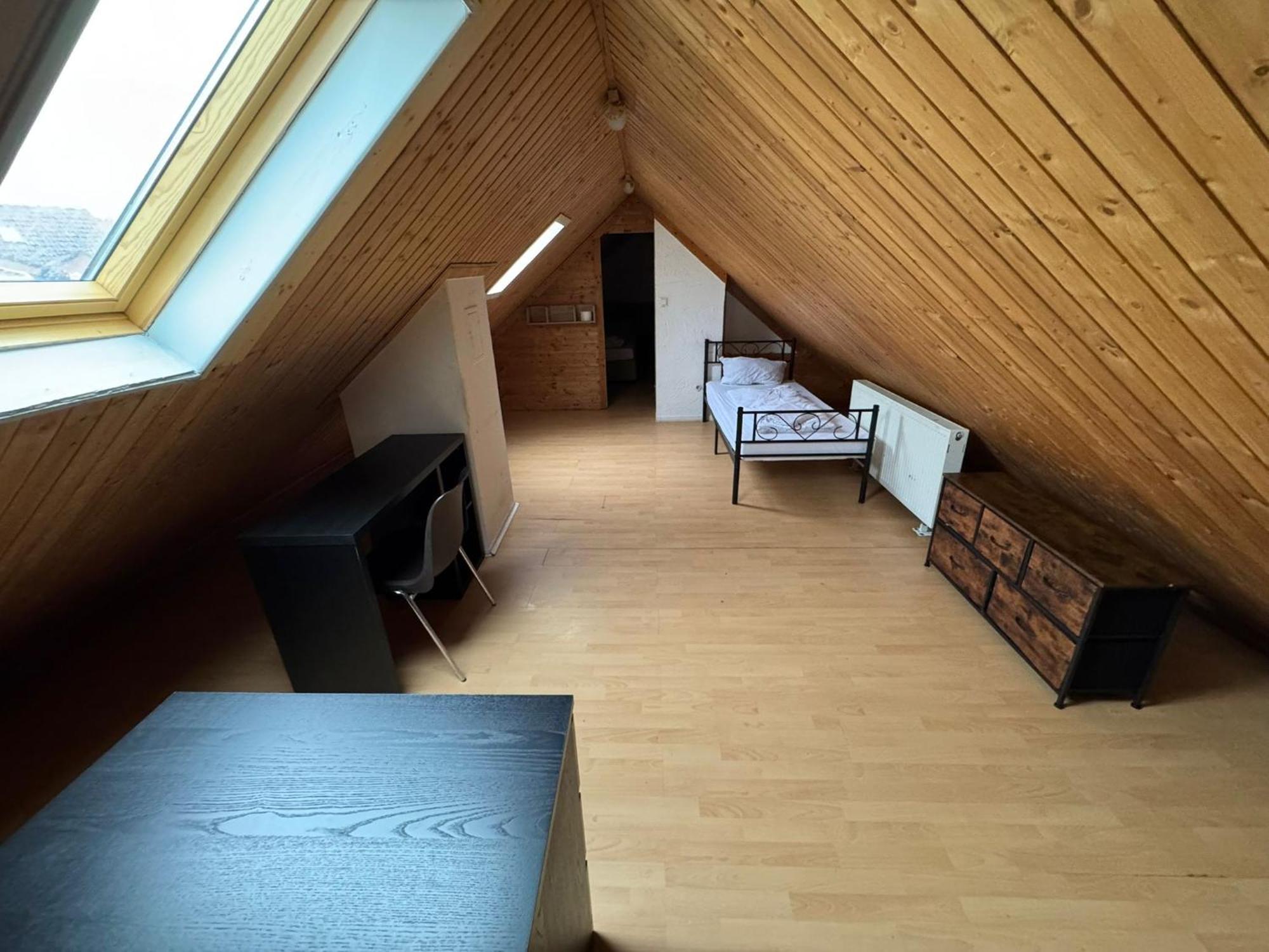 Ferienwohnung Zimmer in Kaiserslautern Zimmer foto