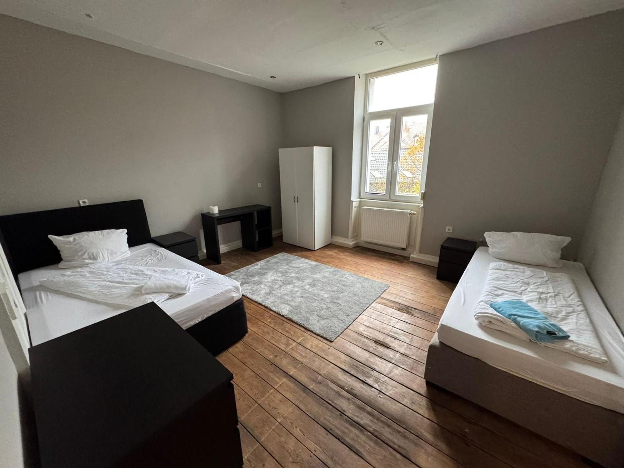 Ferienwohnung Zimmer in Kaiserslautern Zimmer foto